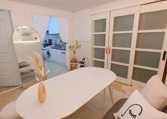 Easel House *